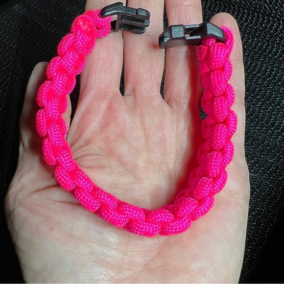 Neon Pink Paracord Survival Bracelet Plastic Buckle Closure 7” - Picture 5 of 7